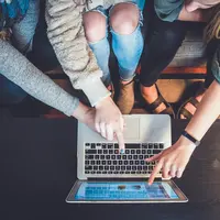 Mampu berpikir logis bikin tiga zodiak ini anti baper! (Sumber foto: unsplash.com)