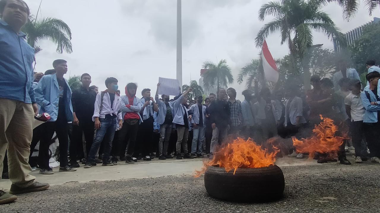 Demo Indonesia gelap di palembang