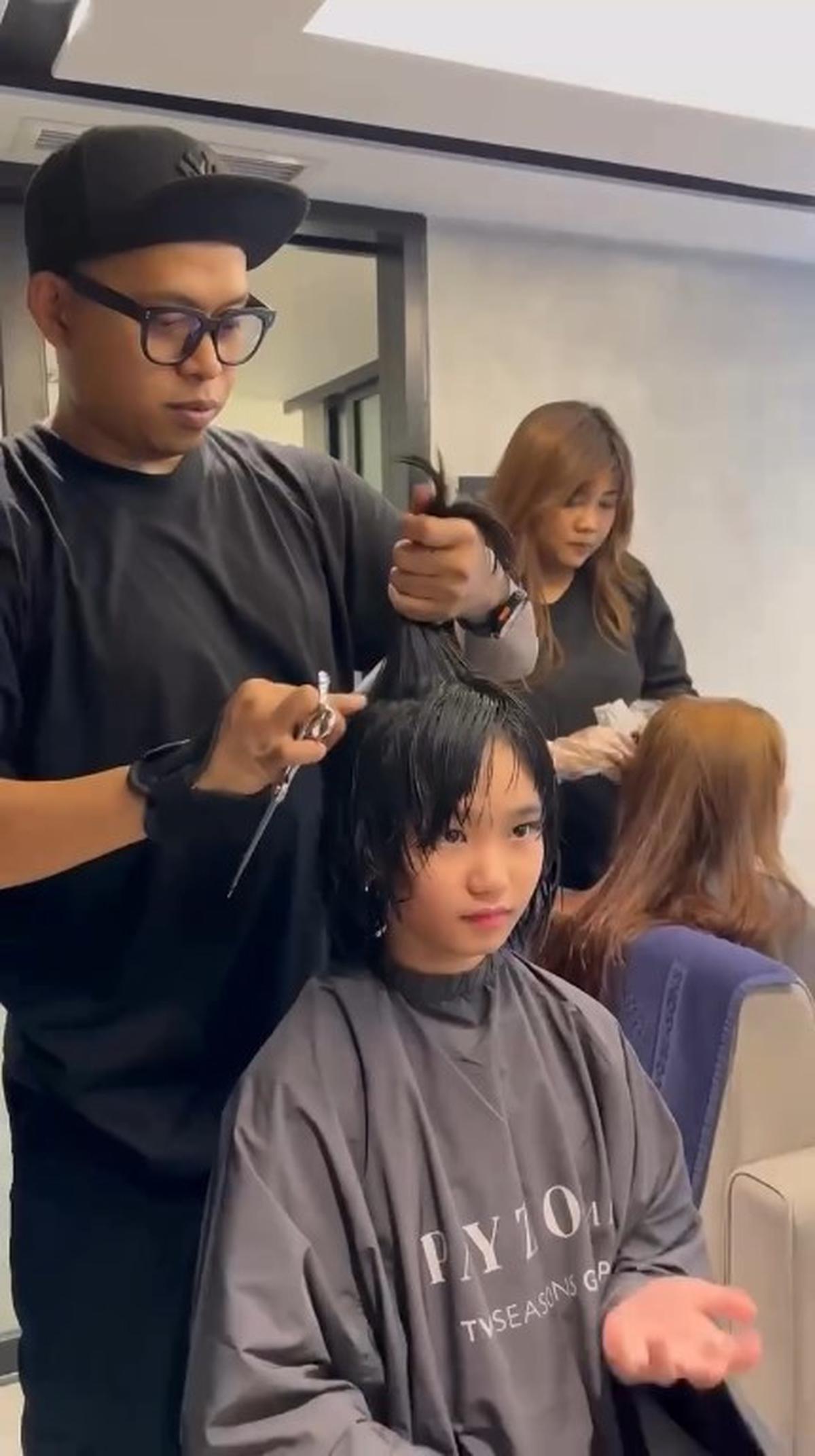 Tahun Baru Warna Baru, Ini 7 Potret Penampilan Ayu Ting Ting Usai Ubah Gaya Rambut