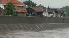 Rembesan air Sungai Ciliwung diperkirakan mengalir lewat celah saluran air.