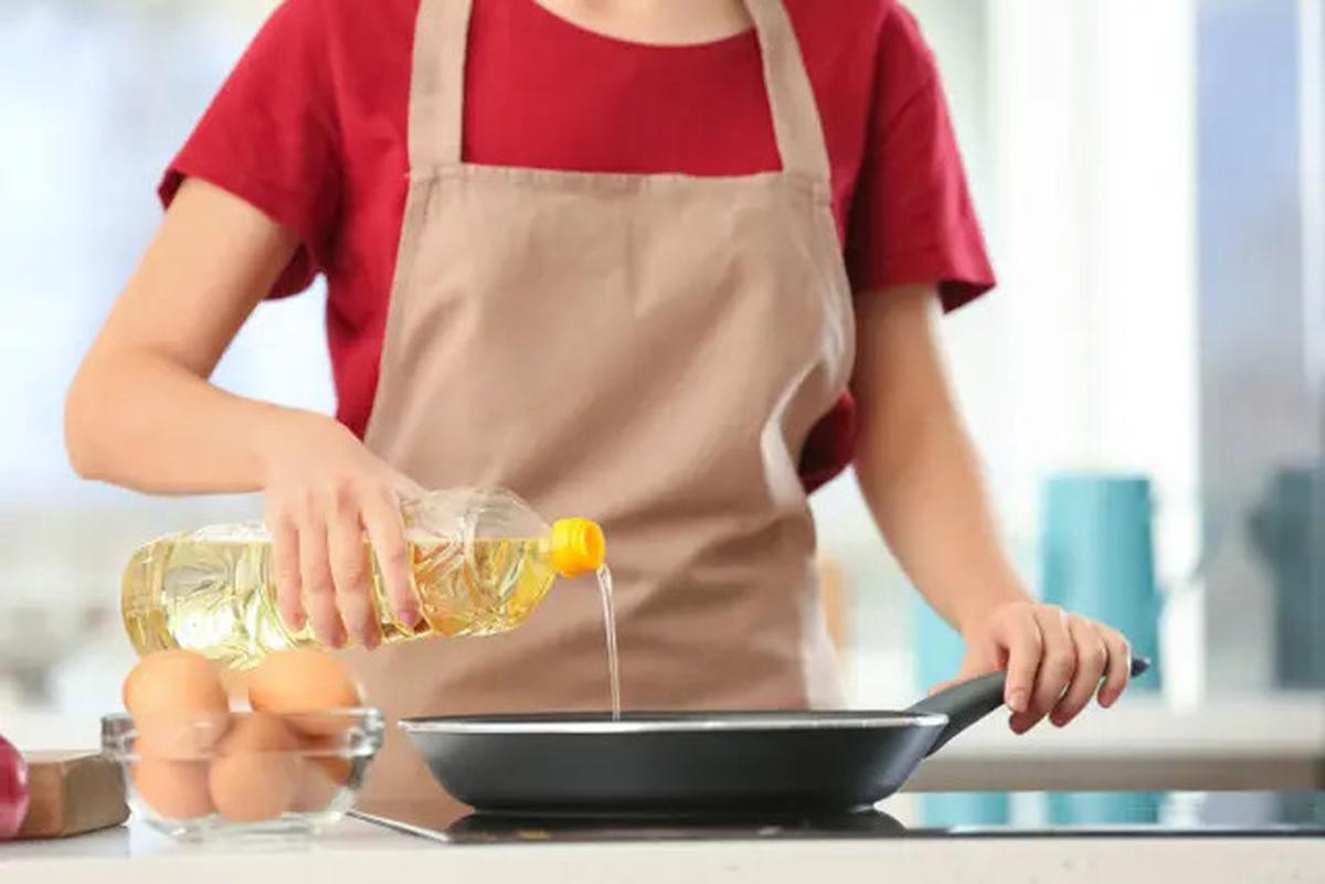 Minyak Goreng Bekas Bisa Kembali Jernih! Begini Cara Mudahnya dengan Bahan Rumahan