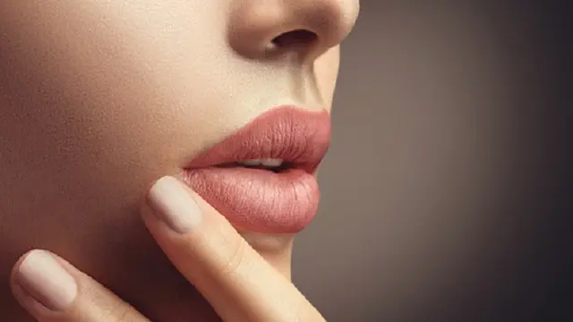 [Bintang] Pengguna Hijab Wajib Miliki 5 Beauty Item Ini