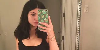 Kylie Jenner memang terkenal cantik. Namun bagaimana wajahnya jika nggak menggunakan makeup? (instagram/kyliejenner)