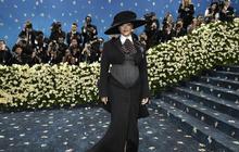 Rihanna Beri Kejutan di Momen Met Gala 2025, Kali Ini Umumkan Kehamilan Anak ke-3