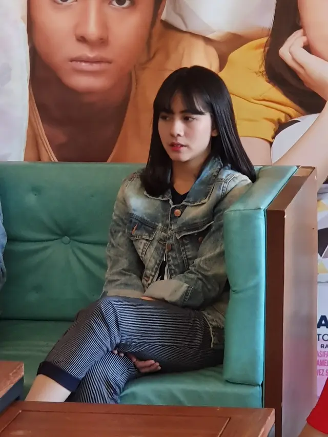 [Fimela] Preskon Gala Premiere Film Dua Garis Biru -Zara JKT48