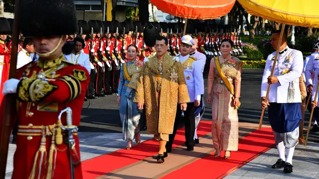 Kemeriahan Prosesi Akhir Penobatan Raja Thailand
