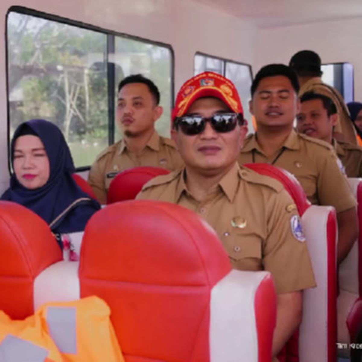 Kapal cepat di Sampang