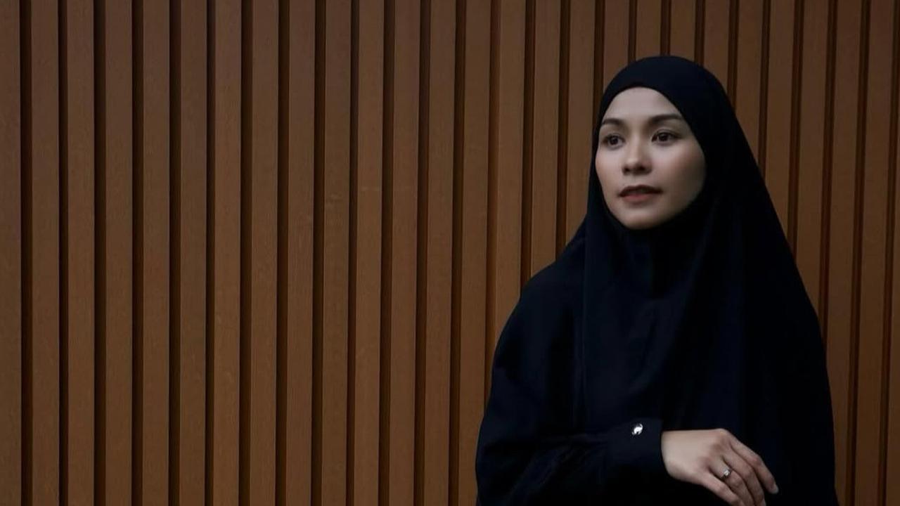 Ingat Metha Yuna? Artis Cantik Istri Uki Eks Noah yang Tak Lagi Muncul di TV Usai Hijrah, Cantik Berbusana Syar'i