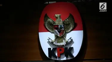 Komisi Pemberantasan Korupsi (KPK) terus menelusuri aliran dana korupsi proyek e-KTP. KPK menggandeng FBI dan CPIB selidiki aliran e-KTP