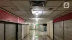 Deretan toko yang tutup di  Blok M Mall, Jakarta Selatan, Kamis (26/11/2020). Mal yang pernah berjaya pada era 1990-an sampai 2000-an tersebut kini telah sirna, ditambah adanya pandemi covid-19 yang memerparah keadaan. (Liputan6.com/Immanuel Antonius)