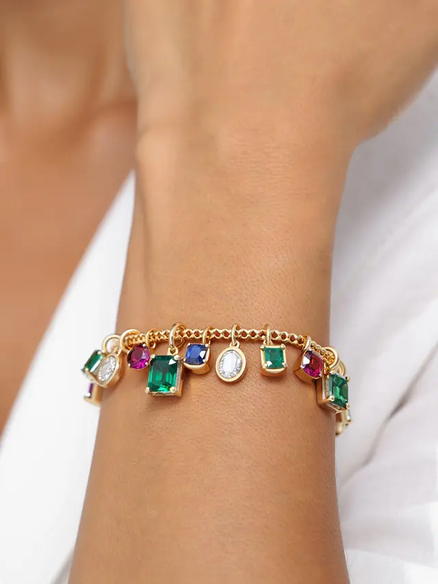 Model Gelang Emas 18 Karat Charm Unik