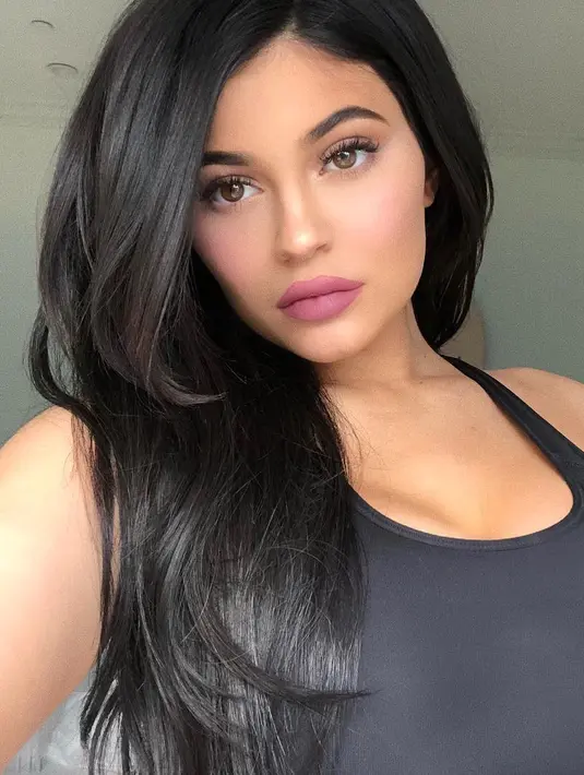 Sebagai seseorang yang baru melahirkan, tubuh Kylie Jenner benar-benar dalam keadaan yang baik. (instagram/kyliejenner)