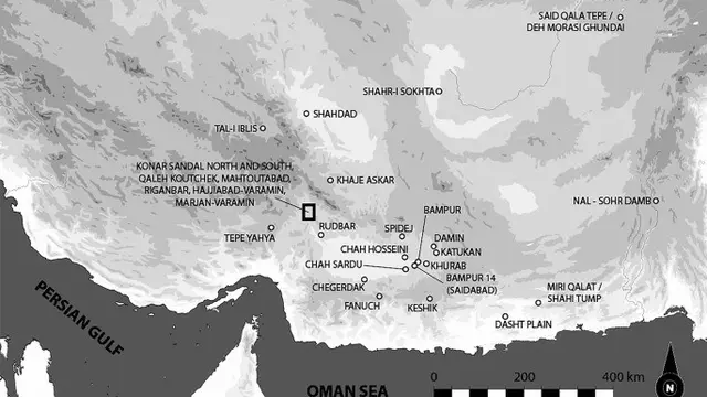 Peta Dataran Tinggi Iran bagian tenggara, termasuk situs-situs Zaman Perunggu yang diselidiki; cekungan aluvial Halil Rud di sini ditandai dengan persegi panjang.