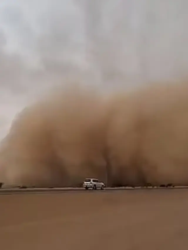 Badai pasir di Arab Saudi menghalangi sinar matahari. (X)