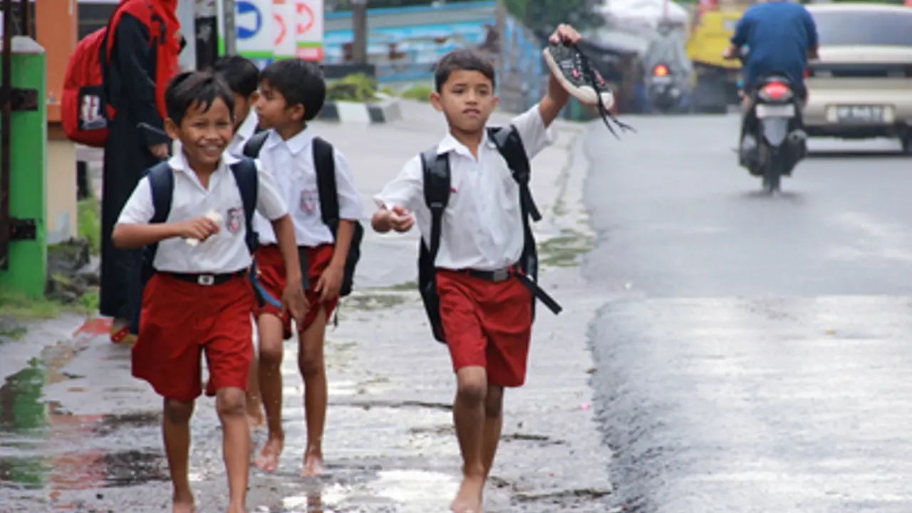 [Bintang] Nostalgia Ramadan: Gaya Anak SD Generasi 90-an Pulang Sekolah