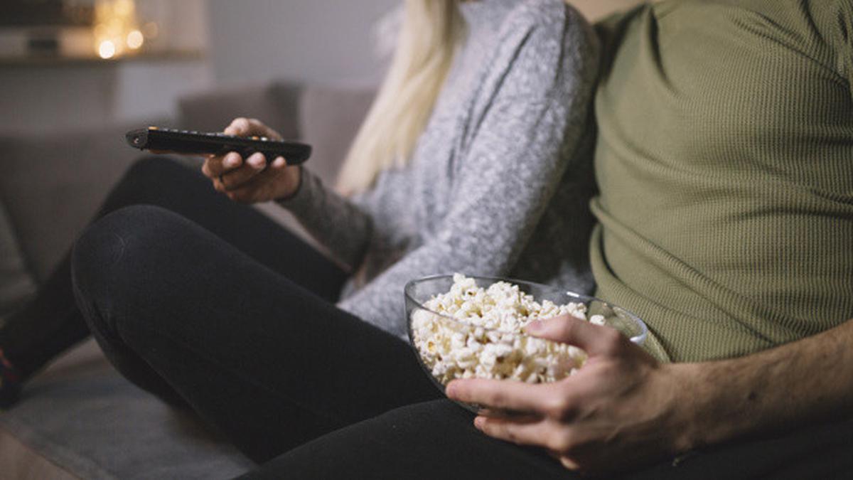 Nonton Video Porno Bareng Pasangan, Beri Dampak Positif atau Justru Negatif?  - Health Liputan6.com