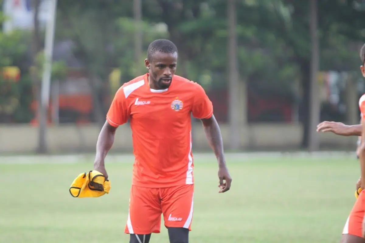 Greg Nwokolo saat menjalani latihan perdana bersama Persija di Solo pada Jumat (30/9/2016). (Bola.com/Romi Syahputra)