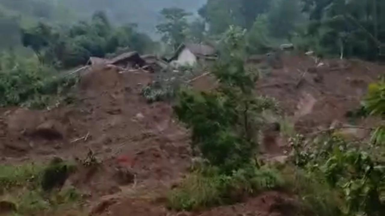 Arjasari Kabupaten Bandung Longsor! Tanah Timpa 4 Rumah, 3 Orang Tertimbun