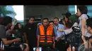 Saat ke luar kantor KPK, Ramlan tampak diapit petugas KPK menuju mobil tahanan yang sudah menunggunya, Jakarta, Kamis (14/8/2014) (Liputan6.com/Miftahul Hayat)