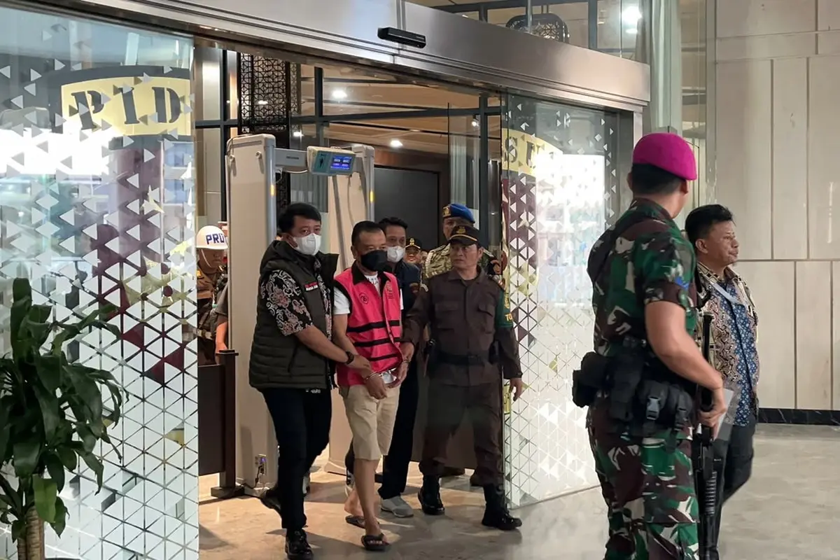 Don Ritto memakai rompi tahanan Kejagung. (Liputan6.com/Winda Nelfira).