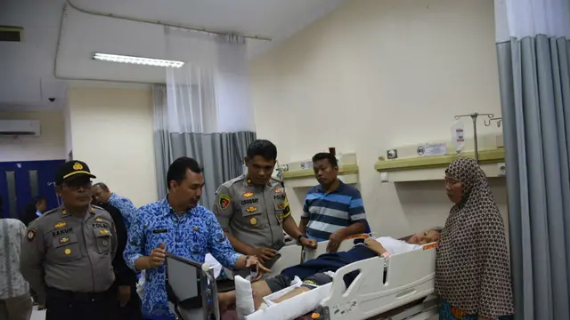 Detik-Detik Ruang Kelas SMPN 2 Plumbon Cirebon Ambruk Menimpa Siswa dan Guru
