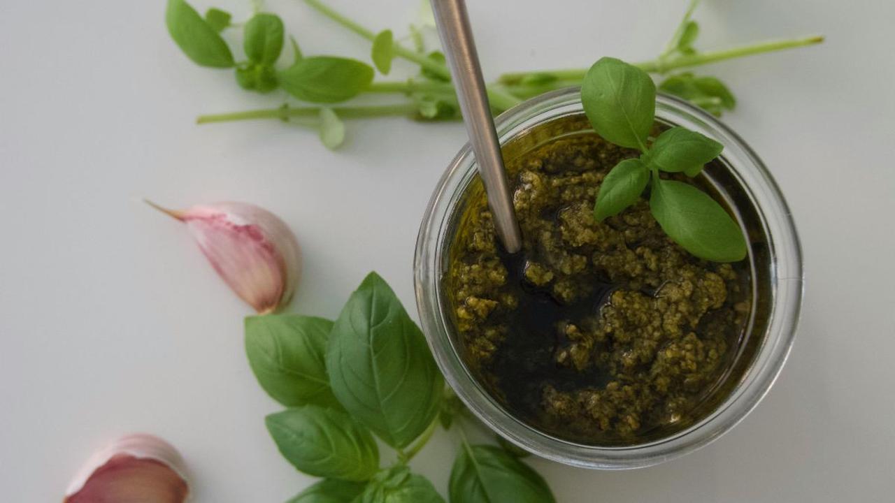 Bahan-Bahan Dasar Pesto