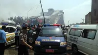 Pesawat Hercules TNI AU jatuh di Medan, Sumatera Utara. (facebook/Dedi Irfan)