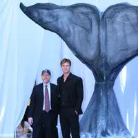 Chris Hemsworth dan Ron Howard menghadiri premier film In the Heart of the Sea. (Bintang/EPA)