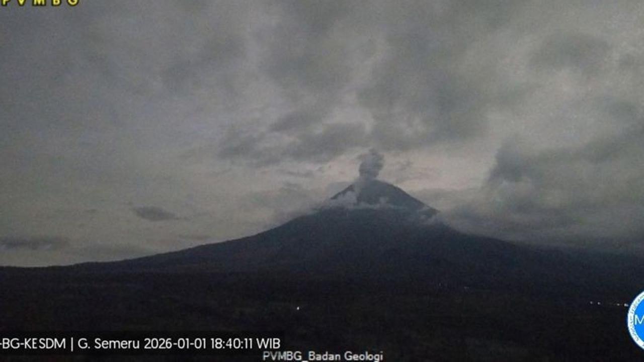 Erupsi Gunung Semeru Kembali Terjadi, Kolom Letusan Capai 900 Meter di Awal 2026