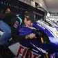 Valentino Rossi bernostalgia dengan sembilan motor yang mengantarkan The Doctor meraih sembilan titel juara dunia. Motor-motor tersebut dipamerkan jelang balapan terakhir dalam kariernya. (AFP/Jose Jordan)