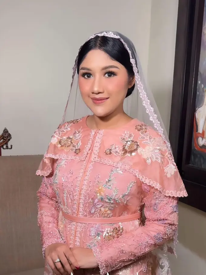 Pesona Erina Gudono dalam Dress Brokat Pink saat Gelar Pesta Akikah Mewah Bebingah, Tampil Kompak dengan Kaesang Pangarep