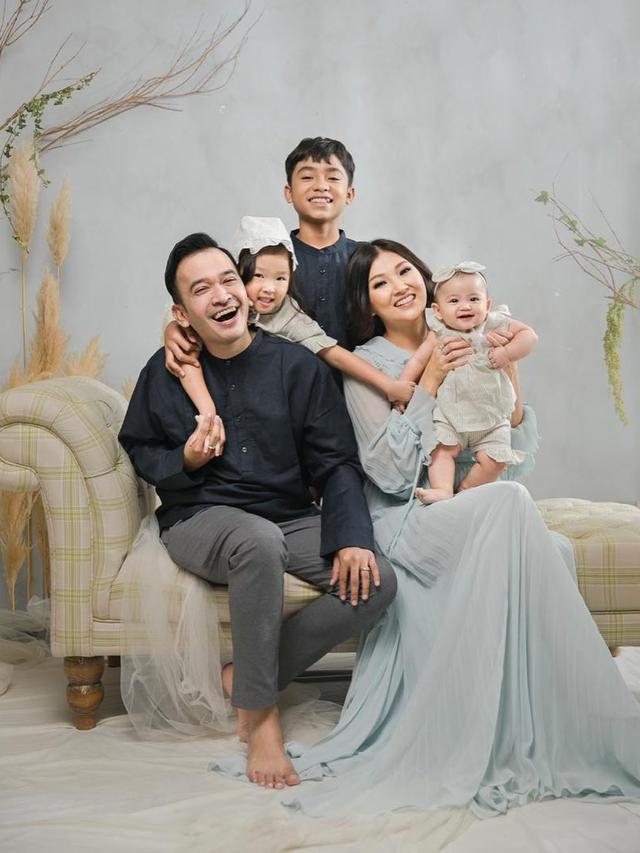 Ruben Onsu dan keluarga. (Foto: Instagram @ruben_onsu)