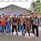 Keluarga besar Sabam Sirait berbagi paket lebaran. Kali ini mereka membagikan 1.000 paket untuk warga Duret Sawit, Jakarta Timur. (Foto: Istimewa).
