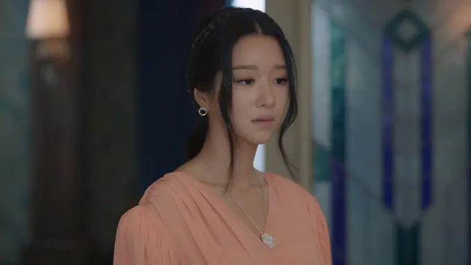 [Fimela] Perhiasan yang dipakai Seo Ye-ji di Drama It's Okay to Not Be Okay