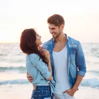 ilustrasi kencan/Dean Drobot/Shutterstock