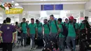 Para pemain Timnas Indonesia saat tiba di Ninoy Aquino International Airport (NAIA), Manila, Filipina, (17/11/2016). (Bola.com/Nicklas Hanoatubun)