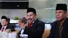  Ketua PPATK Kiagus Ahmad Badaruddin (tengah) bersama Wakil Ketua, Dian Ediana Rae (kiri) dan Mantan Ketua PPATK M Yusuf memberi keterangan usai sertijab di Gedung PPATK, Jakarta, Rabu (26/10). (Liputan6.com/Angga Yuniar)