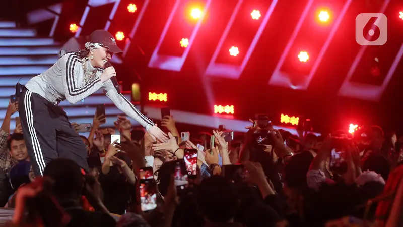 Agnez Mo Bawa Nostalgia Lagu Lawasnya di Konser Raya 28 Tahun Indosiar