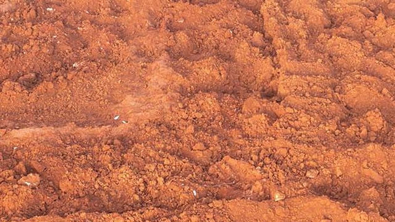Kondisi salah satu kuburan massal korban banjir bandang di Derna, Libya.