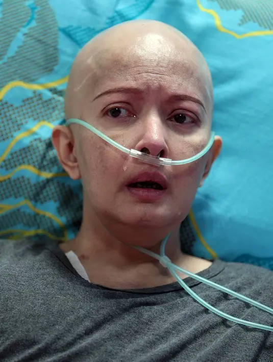 Yana Zein meningggal karena kanker payudara pada Kamis, 1 Juni 2017. Sebelunya, Yana Zein sempat menjalani pengobatan di Cina. (Deki Prayoga/Bintang.com)