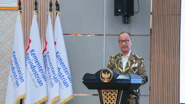Menteri Perindustrian Agus Gumiwang Kartasasmita