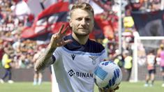 Ciro Immobile berhasil mencetak hattrick saat Lazio bertandang ke markas Genoa di Stadio Luigi Ferraris, Minggu (10/4/2022) malam WIB. (LaPresse via AP/Tano Pecoraro)