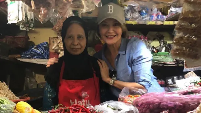 6 Gaya Kece Tamara Bleszynski Saat Belanja ke Pasar Tradisional