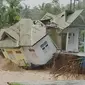 Banjir Bone Bolango tak hanya merendam permukiman warga, luapan air sungai juga merusak sejumlah fasilitas umum. (Liputan6.com/ Arfandi Ibrahim)