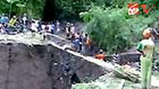 Jembatan Ambrol, Ratusan Warga Terisolir