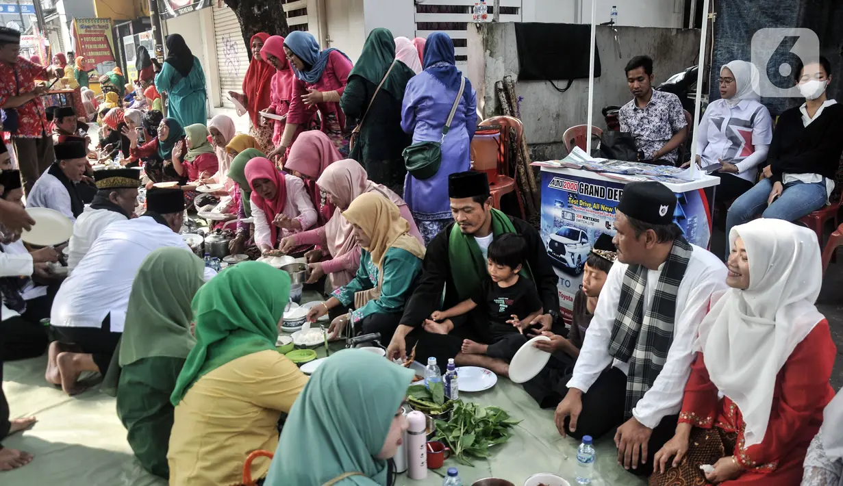 Dalam kegiatan ini, warga pun menggunakan pakaian khas betawi. (merdeka.com/Iqbal S. Nugroho)