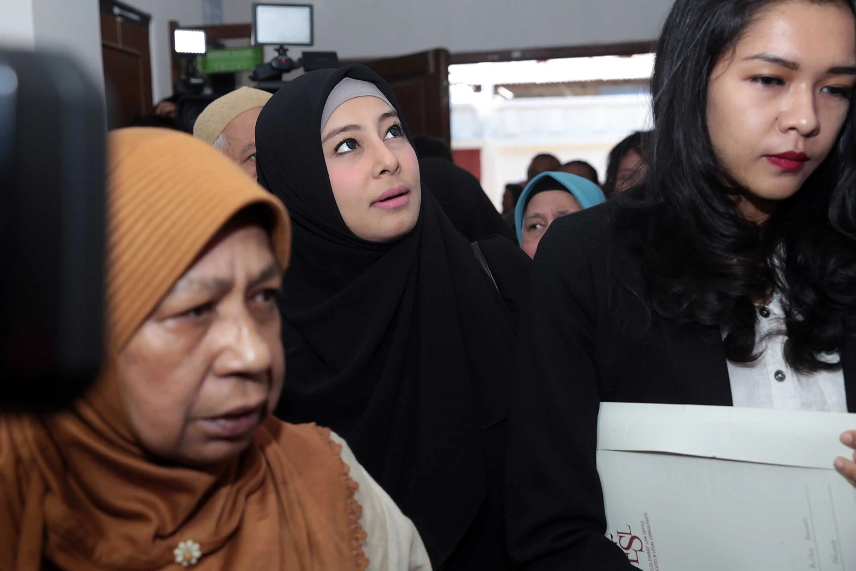 Seperti diketahui, Putri Aisyah Aminah istri Ustaz Ahmad Alhabsyi menggugat cerai suaminya yang telah memberikan tiga orang anak. Gugatan diajukan pada 31 Januari 2017 di PA Jakarta Timur. (Deki Prayoga/Bintang.com)