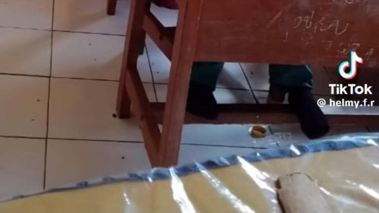Kisah Haru Nuraeni, Anak SD di Sinjai Barat yang Harus Bawa Adiknya ke Sekolah usai Ibunya Meninggal