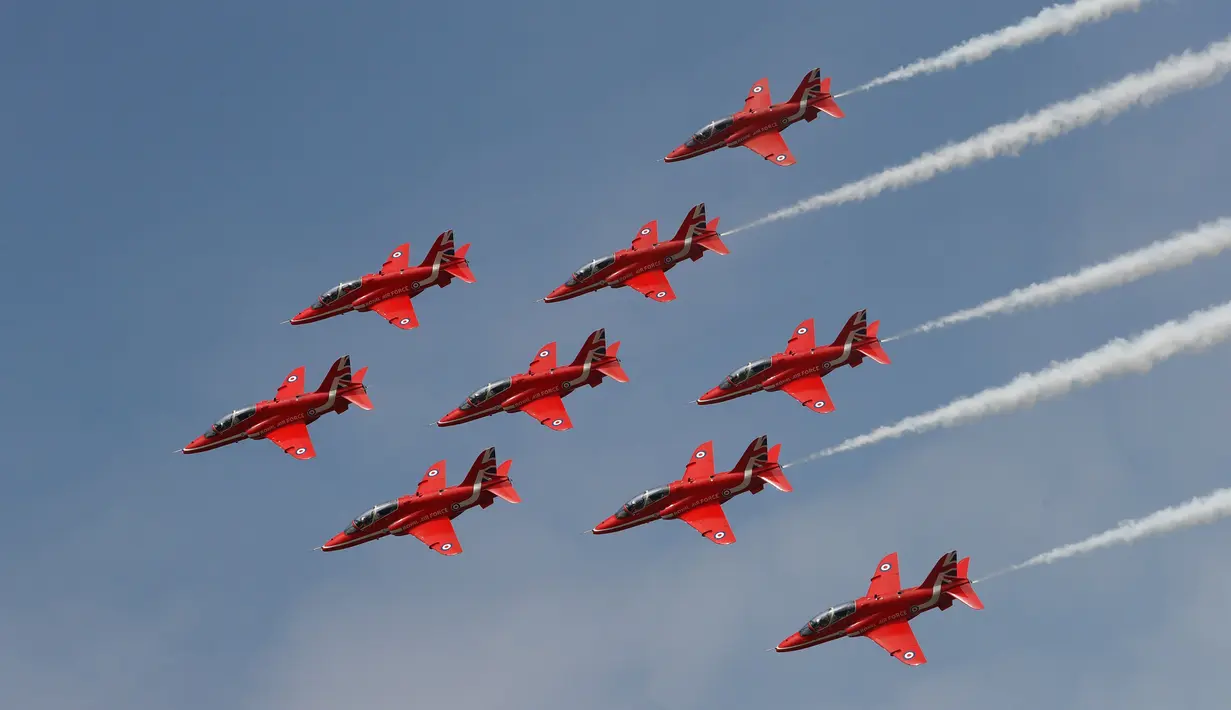 Jet tempur asal Inggris ikut meramaikan acara Zhuhai Air Show, di Provinsi Guangdong, Tiongkok, Selasa (1/11). Zhuhai Air Show menjadi ajang untuk Tiongkok memamerkan kekuatan udaranya. (REUTERS/ China Daily)