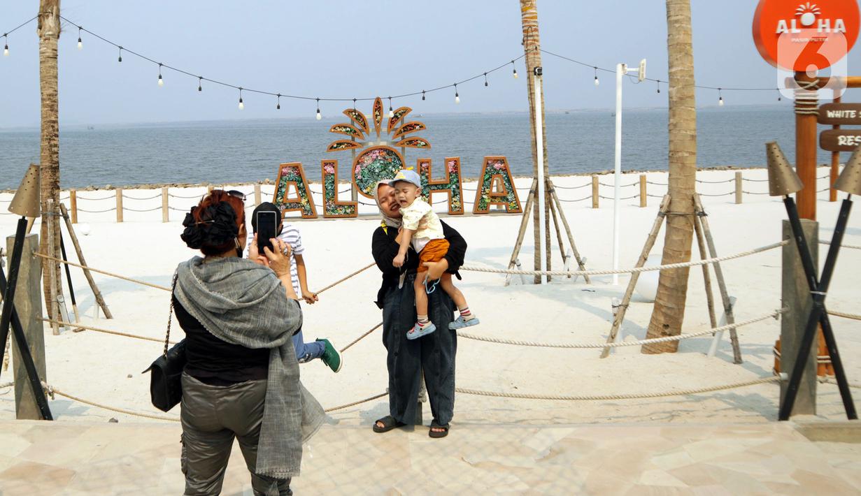 Aloha PIK 2 ini berkonsep destinasi kuliner bernuansa tropis yang melengkapi deretan fasilitas, seperti Land’s End, Beach Club, Holiday Inn Resort, Ginza Beach Walk, dan Community Park. (merdeka.com/Arie Basuki)